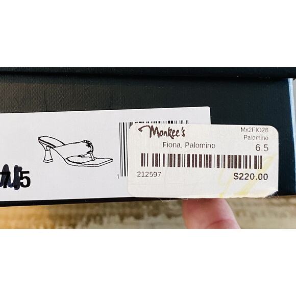 New BCBGMAXAZRIA Women's Fiona Puffy Leather Heel Sandal Square Toe sz 6.5 Nude - Picture 14 of 16